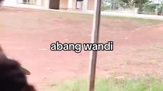 Moment Ketika Seorang anak bernama Alfius Memakan pisang goreng di papua.
