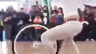 can-t-stop-watching-with-this-beautiful-girl-s-performance