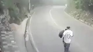 Не приставай к прохожим.