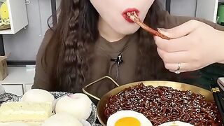 Eating asmr