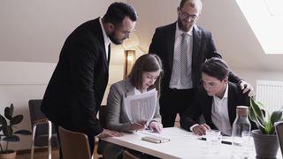 "Digital Discourse: Navigating Work Meetings in the Virtual Realm"