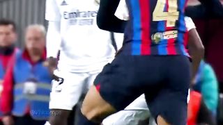 Vinicius Jr TOYING Araujo