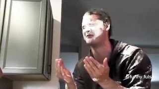 Шутка с разбиванием яиц #funny #funnyvideo #розыгрыш #funnyvideos #fail #scarepranks #fails.