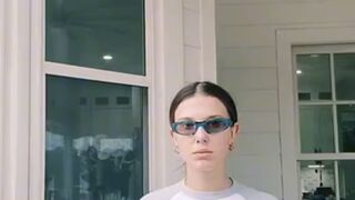 Millie Bobby Brown (tiktok dance)