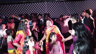 Wedding girl dance