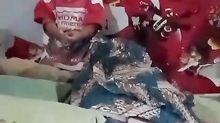 Si comel belajar berdiri