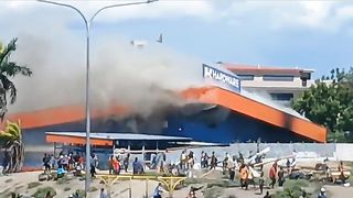 Stop & Shop North Waigani on Fire