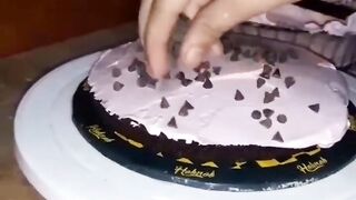 How to cover a cake with cream ...Cake Decorating Idea..