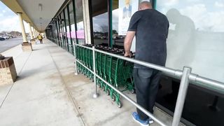 An American goes crazy in a Russian store USA, Florida