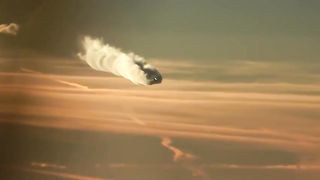 Boeing 787 Dreamliner оставляет за собой огромный конденсационный след.