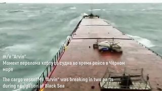 Момент перелома корпуса судна _Arvin_. Трагедия в Чёрном море _ m_v _Arvin_ moment of hull break