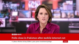 Pakistan election polls close in vote marred by internet blackout _ BBC News.