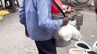 बिना किसी आवाज के भेलपुरी बेचते है ???? ???? #bhelpuri #hardworking #foodiesaao