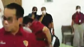PUTRI BANTU BERSIH-BERSIH SIDIK JARI SAMBO