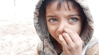 bacha masum sa ro kiun raha h