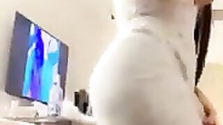 Arabic beauty girl dancing video.