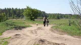 Плачущая медведица принесла умирающего медвежонка к рыбаку. Счёт шёл на секунды.