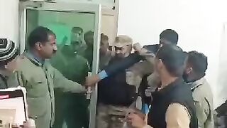 Dandli ki video agayi.  Fouj ne polling se awam ko nikala.