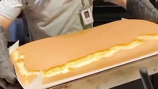 Original Jiggly Cake Cutting