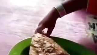 Bocil Menangis Digigit Ikan Goreng