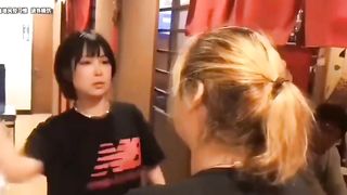 #A Chinese late hour slapp service's that charges 500 yen per slap... omg