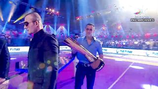 THROW ???? to when MS DHONI Brought Out The PKL Trophy ???? in PKL Season 2.