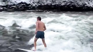 He_Can_t_Be_Alone...(720p).