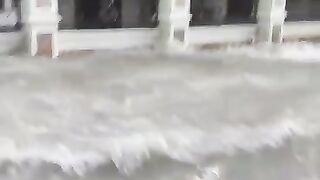 Tanggul jebol mesjid karanganyar