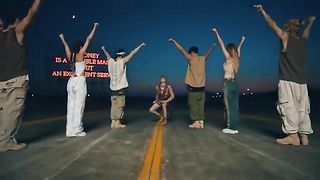 LISA - 'MONEY' EXCLUSIVE PERFORMANCE VIDEO