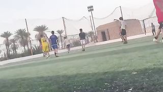 Play football ????????