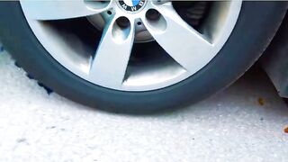 Esmagando coisas crocantes e macias de carro! CARRO EXPERIMENTAL vs WD-40