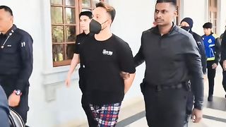 VIDEO VIRALL LAGI!! LELAKI DIKENALI SEBAGAI DADDY ASH MEMBUAT AKSI LUCAH BERSAMA 20 ORANG WANITA UNTUK AKTIVITI PERSUNDALAN.