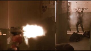 Predator 2 (2024) Freeze! I said hold it! Scene Movie Danny Glover - Bill   Paxton prat2