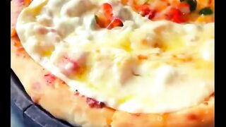 Cheesy blanket Pizza