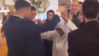 اشرف حكيمي و امه