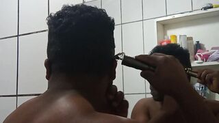 Aprenda a cortar seu próprio cabelo de forma simples segue o vídeo