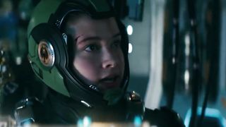 Human controlled robots vs alien giant monsters attacking the city 4K HD