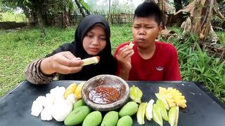 MUKBANG RUJAK MANGGA MUDA + BELIMBING + BENGKUANG + NANAS