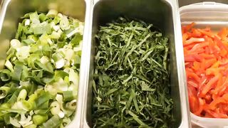 How to Make Fried Noodles with Various Delicious Toppings...