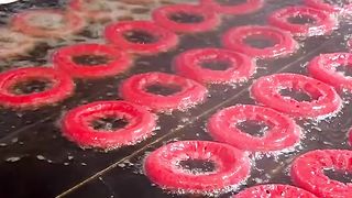 Making donat cake