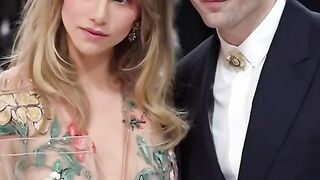Suki Waterhouse and Robert Pattinson are Expecting Their First Child Together ????