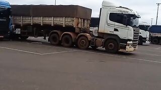 Aqui em Rondonópolis MT capital do Bitrem Rodotrem bicaçamba caminhões pesados