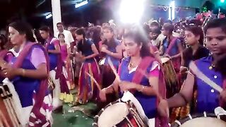 பெண்கள் மட்டுமே அடித்து ஆடி அசத்திய இளம் பெண்கள்