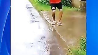 Akhirnya Kepeleset Karena Licin