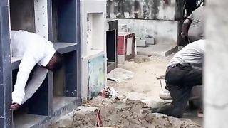 Pegadinha no cemitério kkkkk