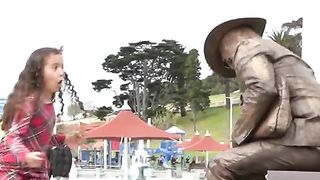 Pegadinha da estátua