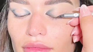 Secrets of charming makeup in gray tones