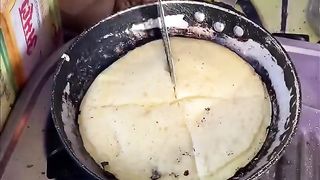 Moonglet Pizza????#ytshortsindia #indianstreetfood #youtubeshortsindia#shortfoodvideo