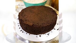 Super Easy Chocolate Cake: Anyone Can Make This!