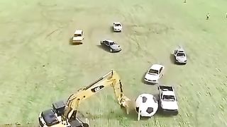bermain bola dengan dozer?